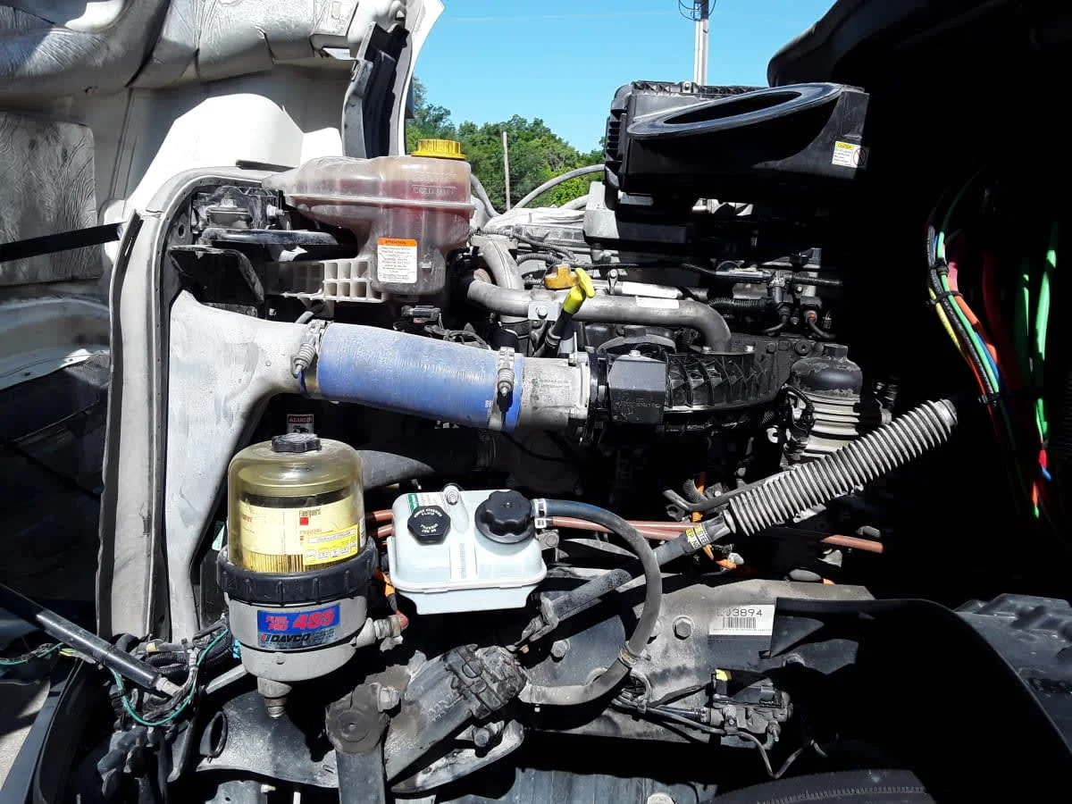 2020 Freightliner Cascadia in Kansas City, MO — photo 8