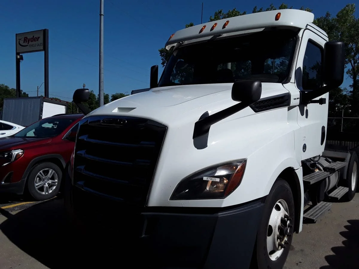 2020 Freightliner Cascadia in Kansas City, MO — photo 9