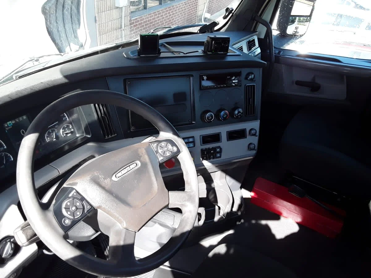 2020 Freightliner Cascadia in Kansas City, MO — photo 7