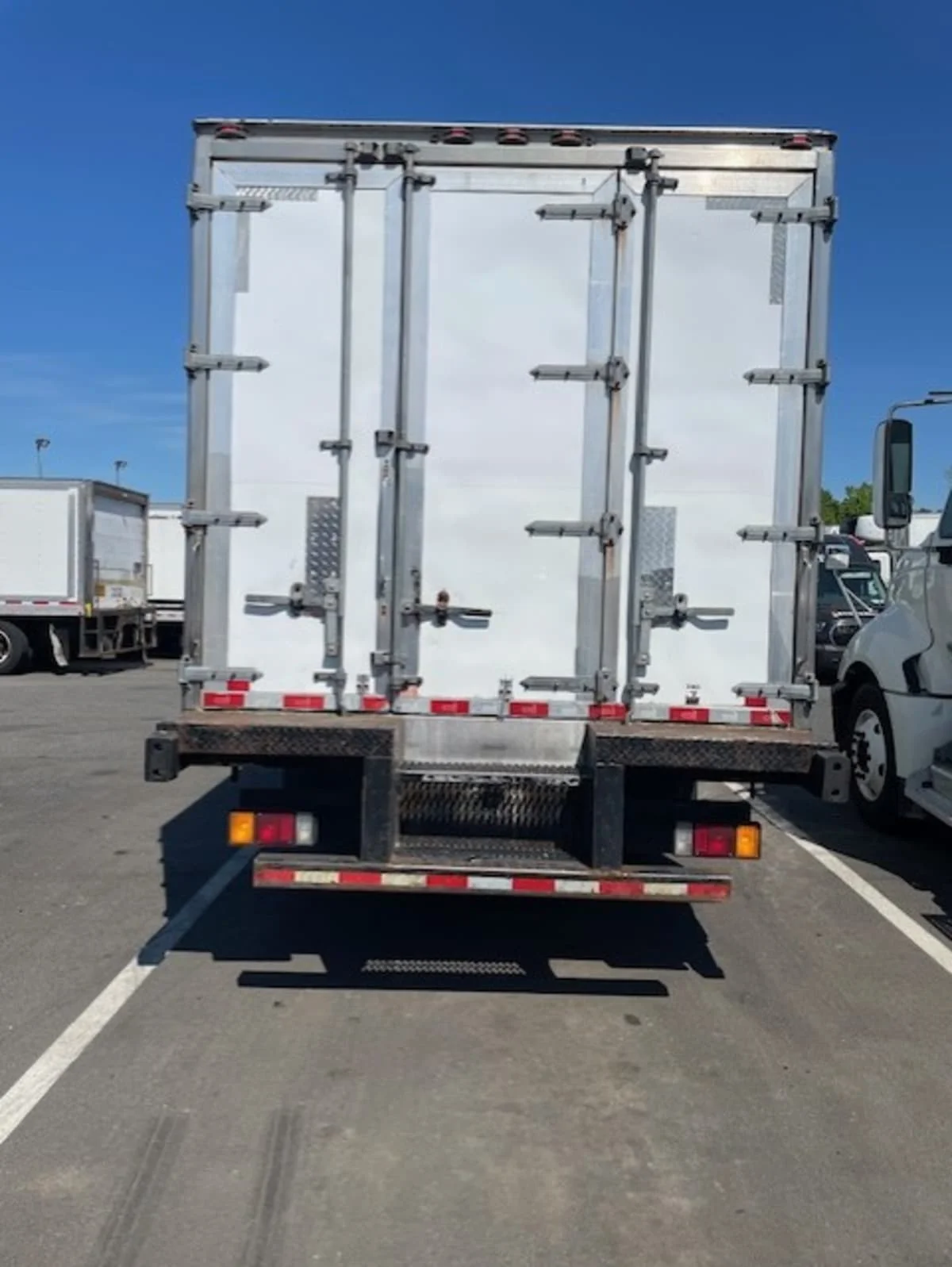 2019 Isuzu NQR - image 5