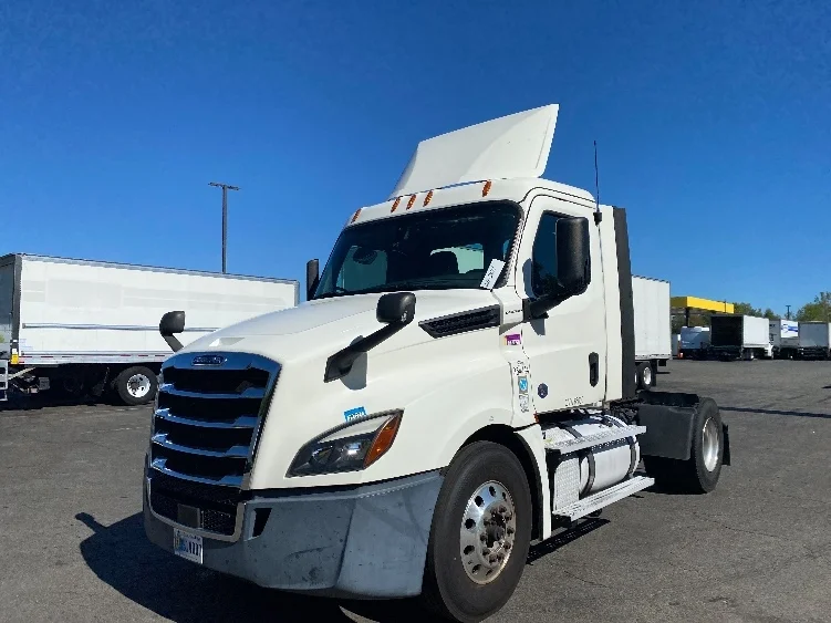 2020 Freightliner Cascadia in Parsippany, NJ — photo 3