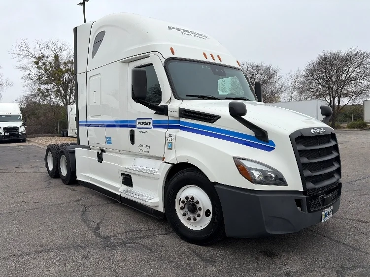 2023 Freightliner Cascadia - image 1