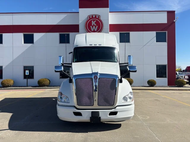 2022 Kenworth T680 - image 2