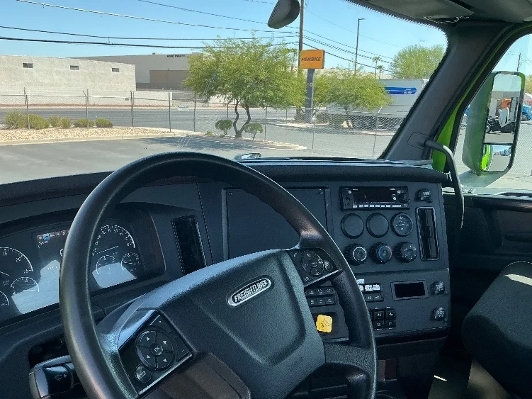 2024 Freightliner Cascadia in Dallas, TX — photo 10