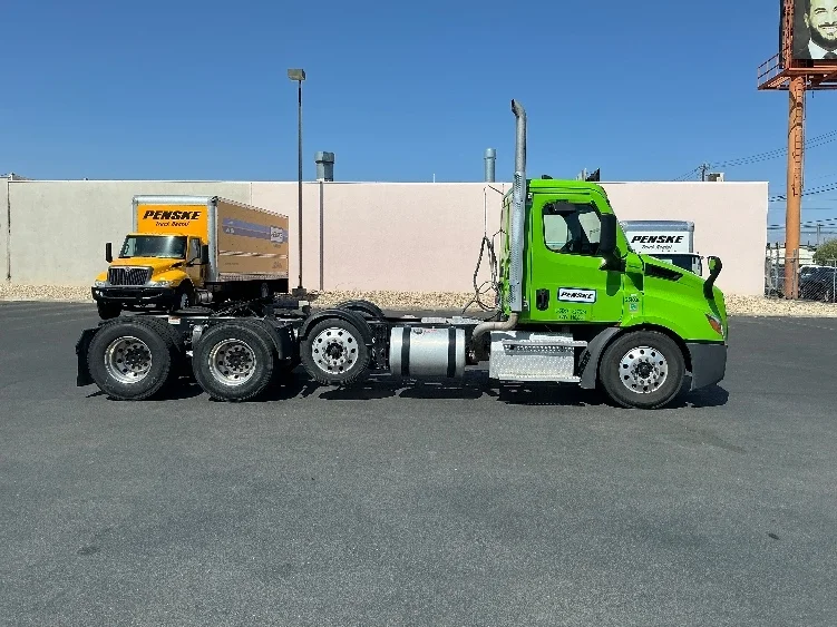 2024 Freightliner Cascadia in Dallas, TX — photo 8