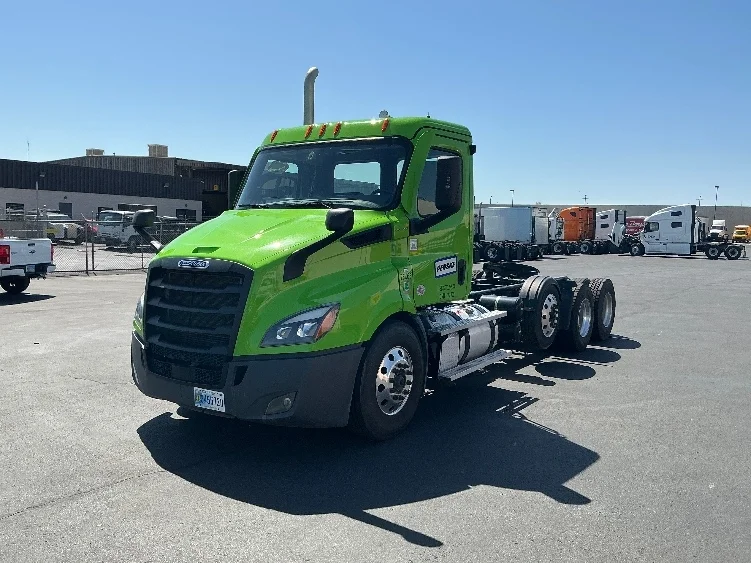 2024 Freightliner Cascadia in Dallas, TX — photo 3