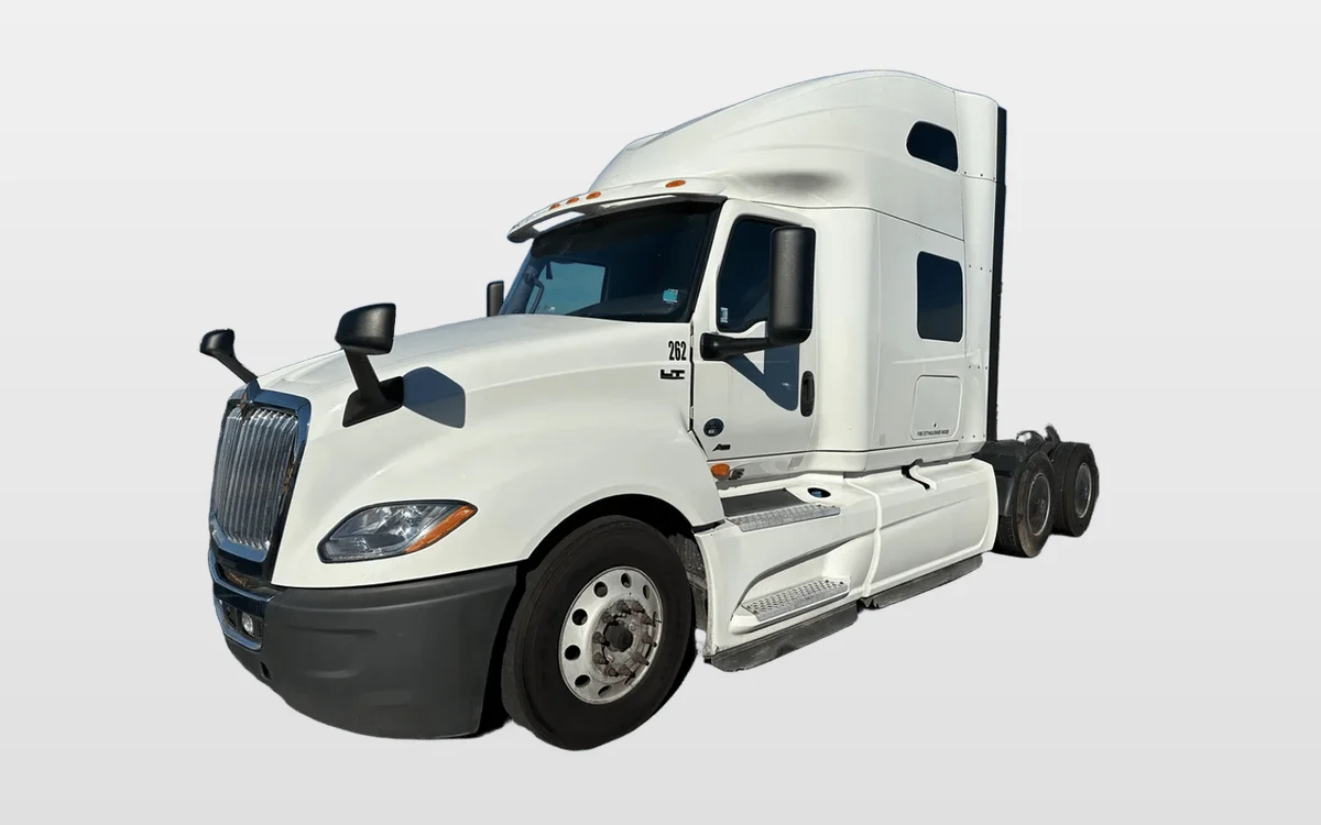 2019 International LT - image 1