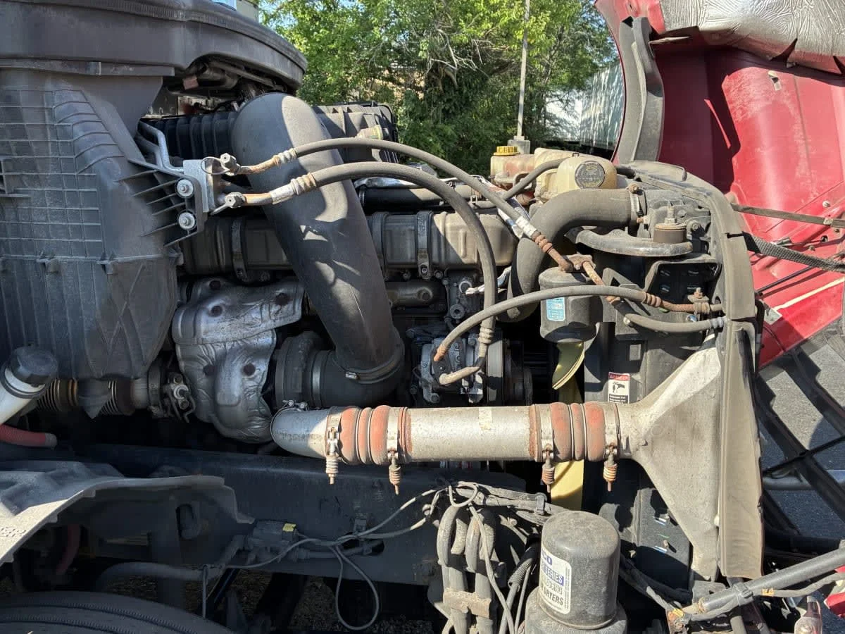 2021 Freightliner Cascadia in Newark, NJ — photo 11