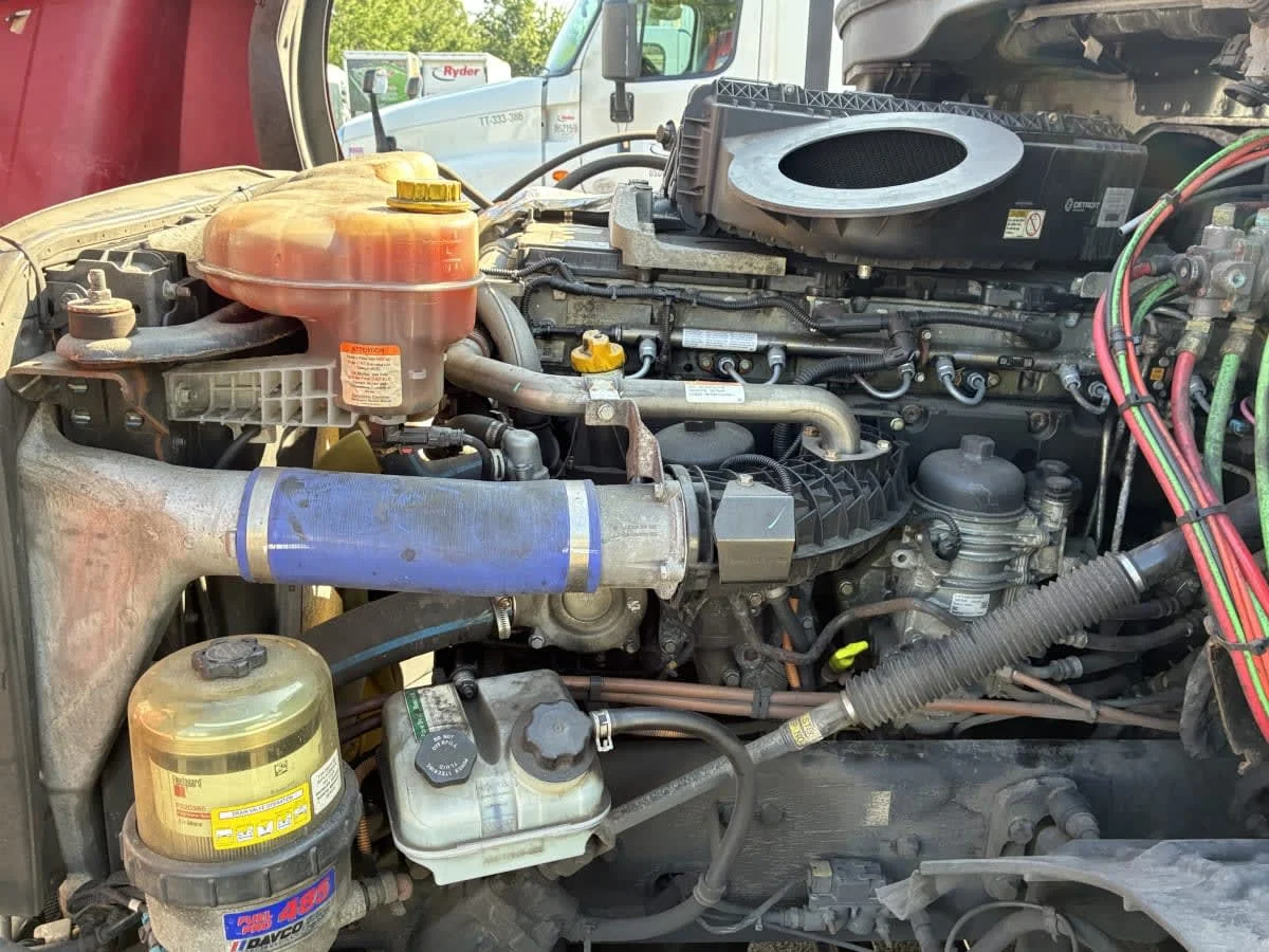 2021 Freightliner Cascadia in Newark, NJ — photo 8