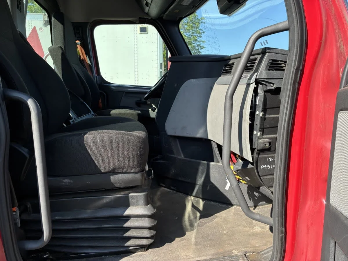 2021 Freightliner Cascadia in Newark, NJ — photo 7