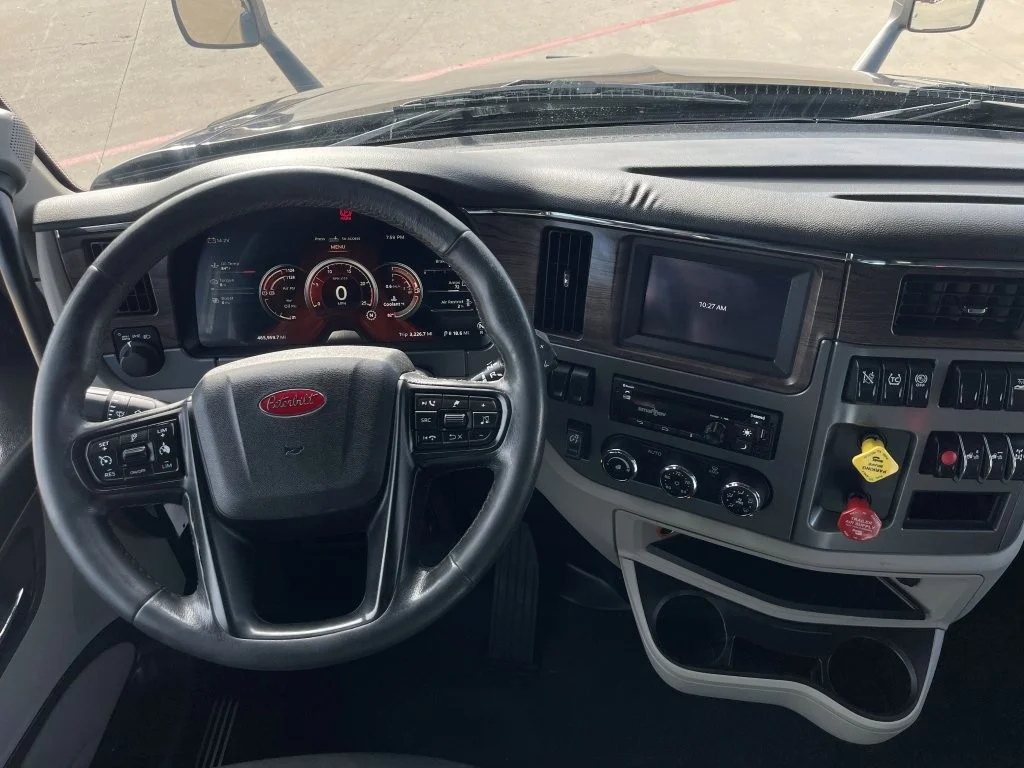 2023 Peterbilt 579 in Hattiesburg, MS — photo 12