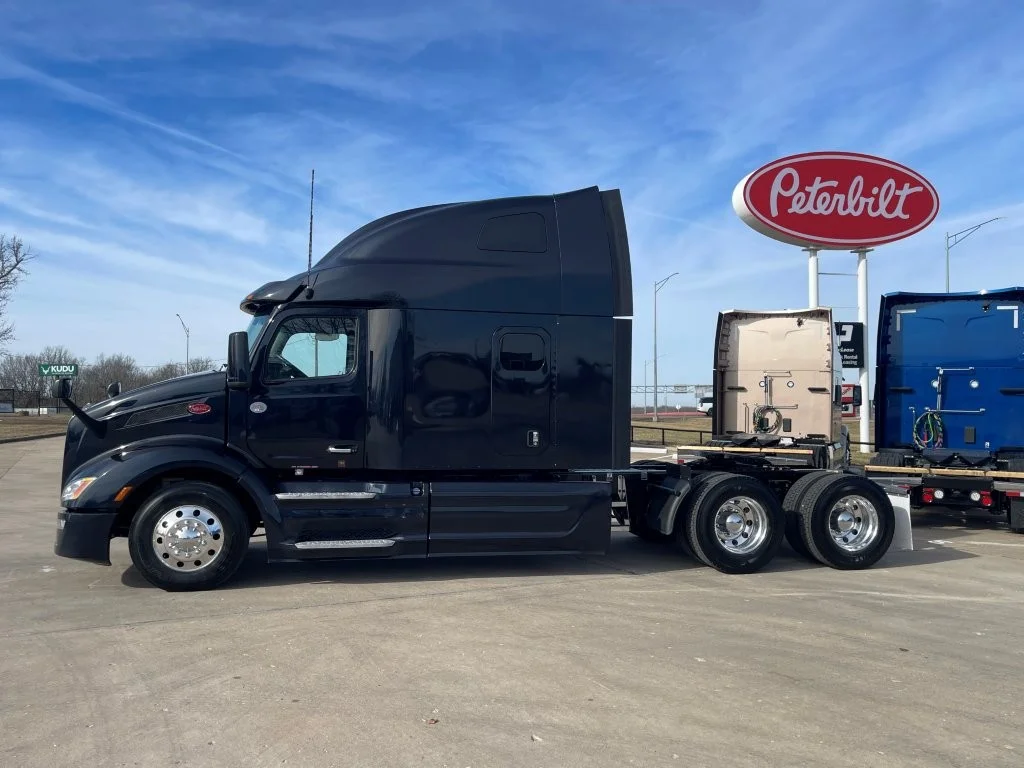 2023 Peterbilt 579 in Hattiesburg, MS — photo 2
