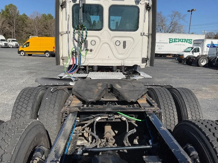 2021 Freightliner Cascadia - image 6