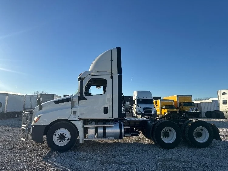 2020 Freightliner Cascadia in Omaha, NE — photo 4