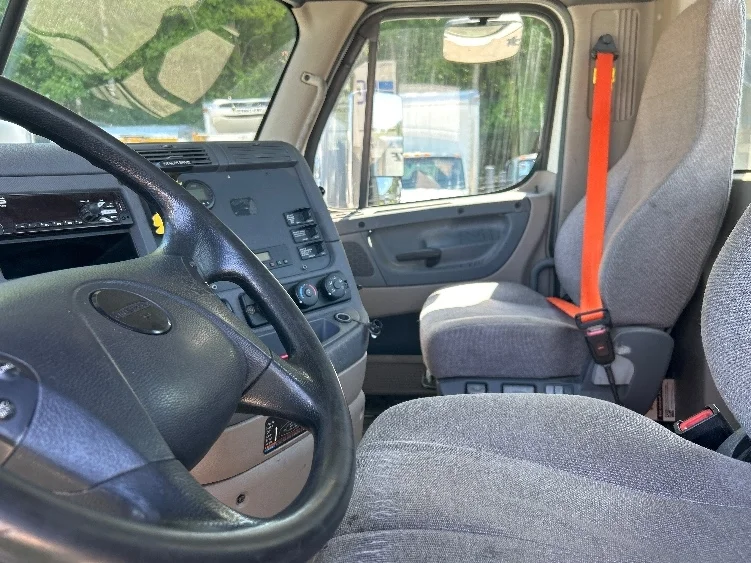 2019 Freightliner Cascadia in Auburn, MA — photo 10