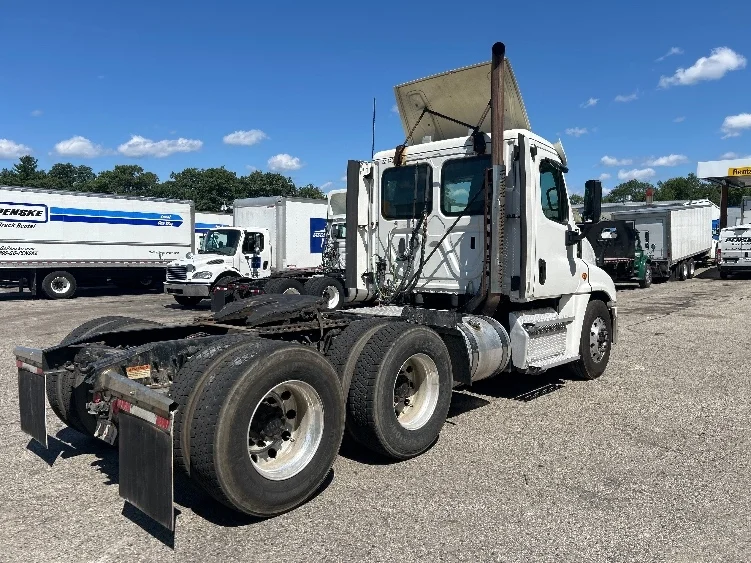 2019 Freightliner Cascadia in Auburn, MA — photo 7