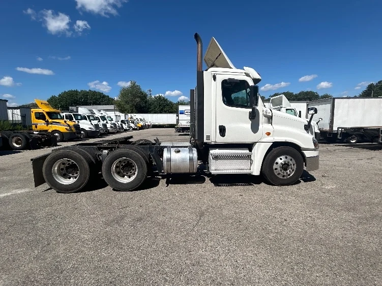 2019 Freightliner Cascadia in Auburn, MA — photo 8