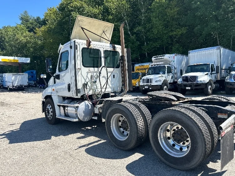 2019 Freightliner Cascadia in Auburn, MA — photo 5