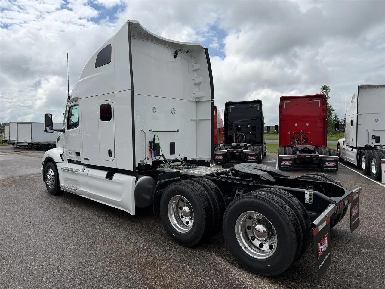 2027 Peterbilt 579 in Eau Claire, WI — photo 2