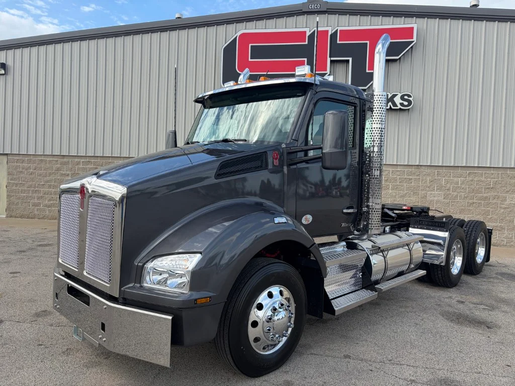 2027 Kenworth T880