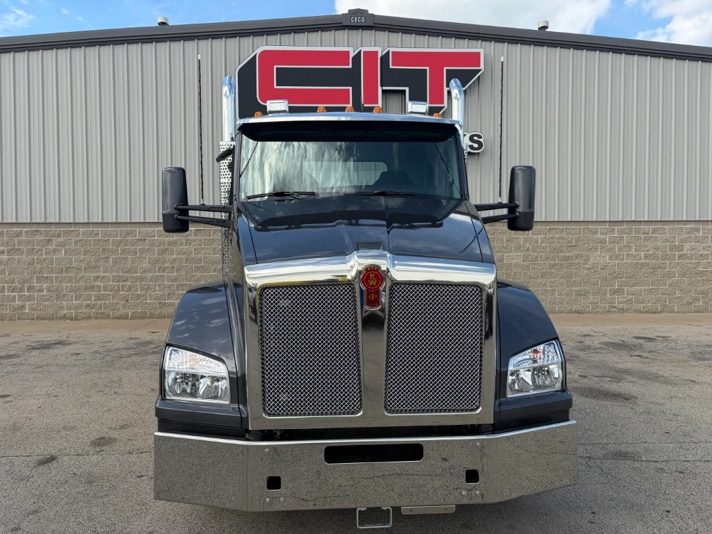 2027 Kenworth T880 in Morton, IL — photo 2