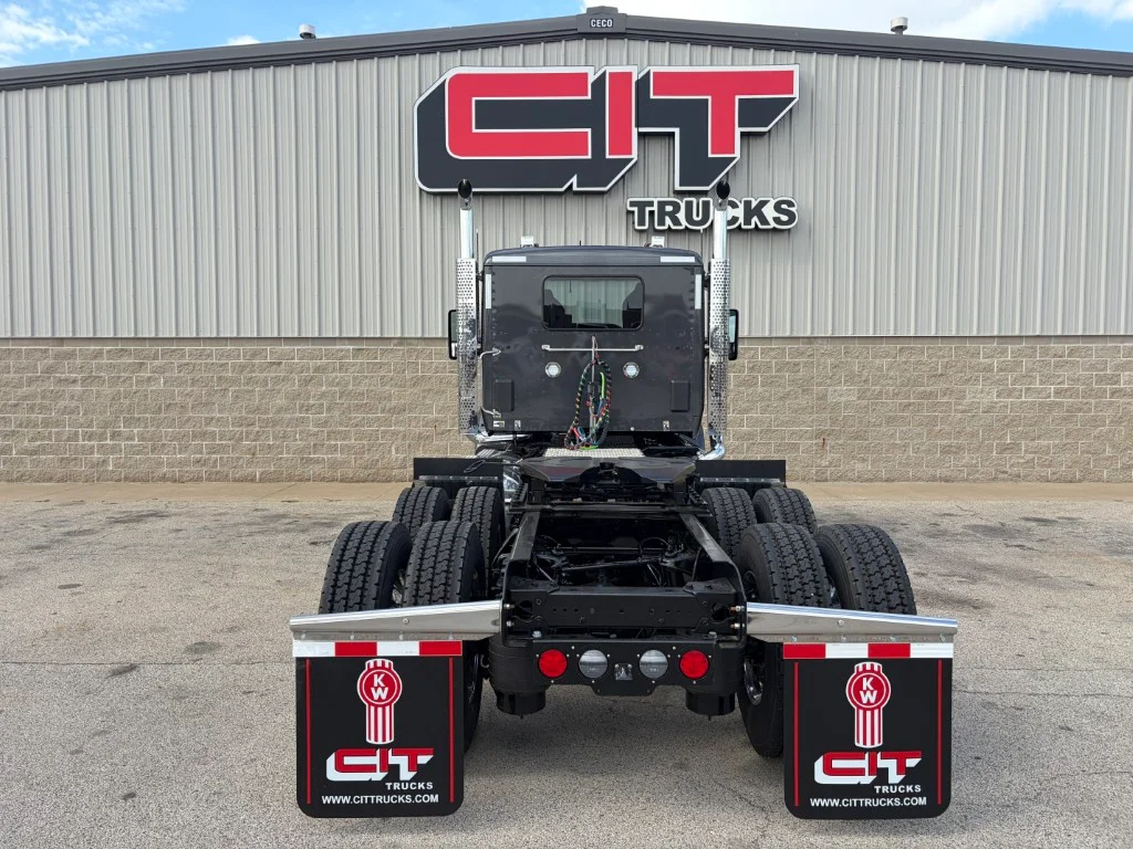 2027 Kenworth T880 in Morton, IL — photo 6