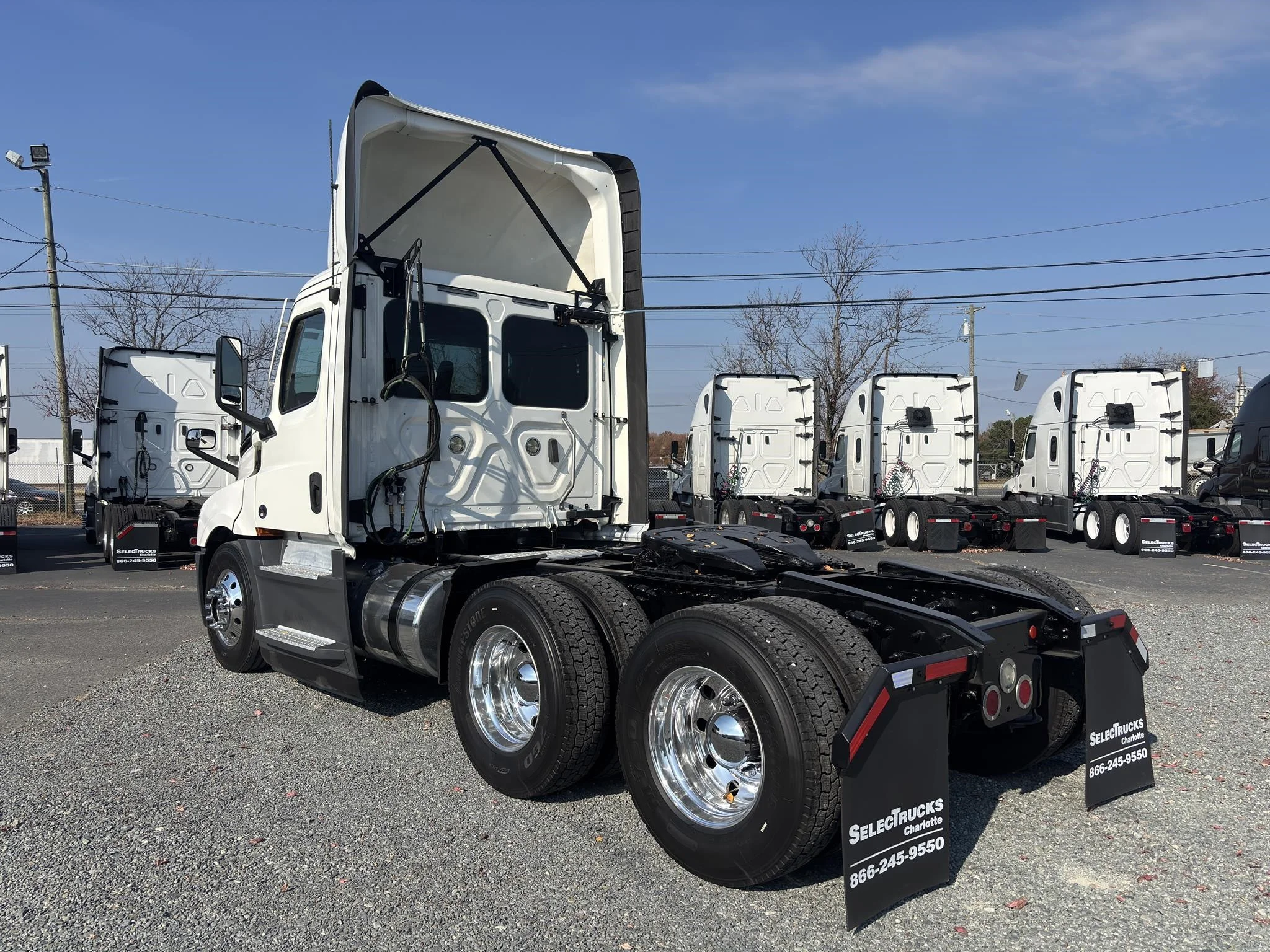 2020 Freightliner Cascadia in Charlotte, NC — photo 8