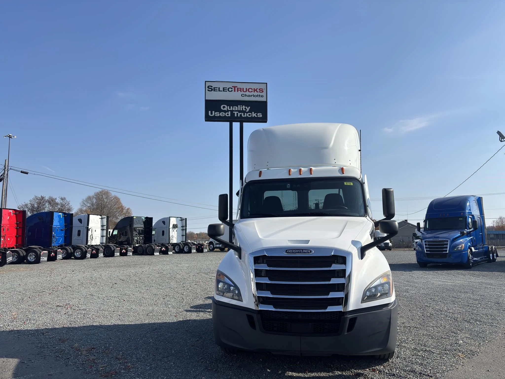 2020 Freightliner Cascadia in Charlotte, NC — photo 2