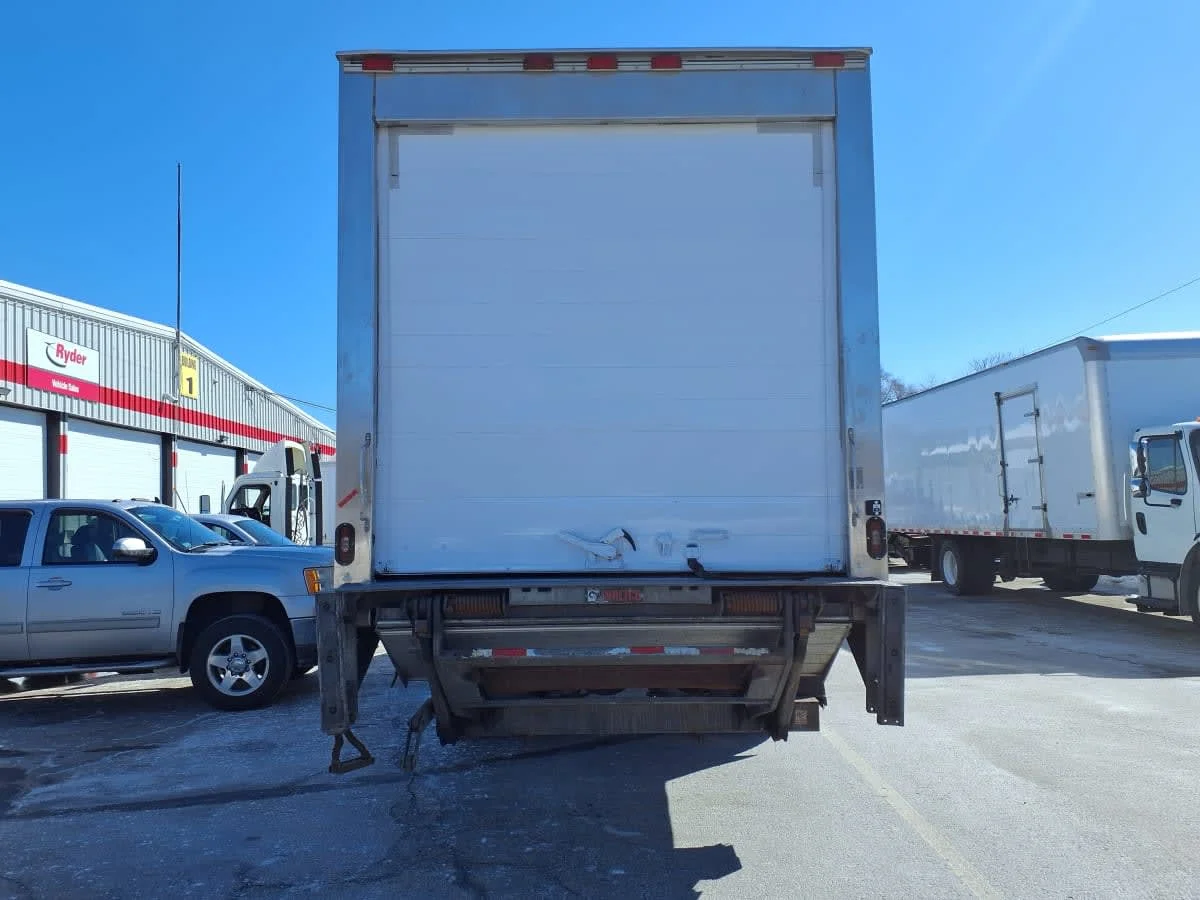 2018 International 4300 in Salisbury, MA — photo 5