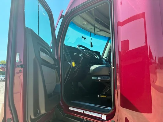 2023 Kenworth T680 in Tulsa, OK — photo 14