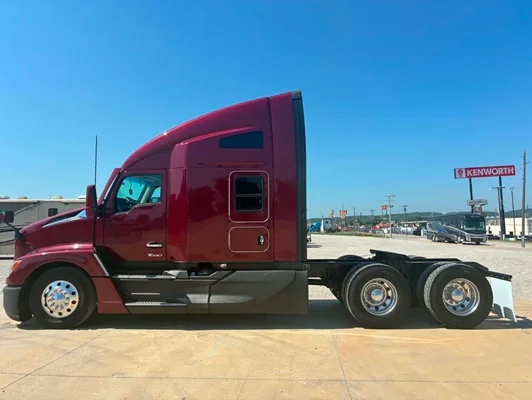 2023 Kenworth T680 in Tulsa, OK — photo 9