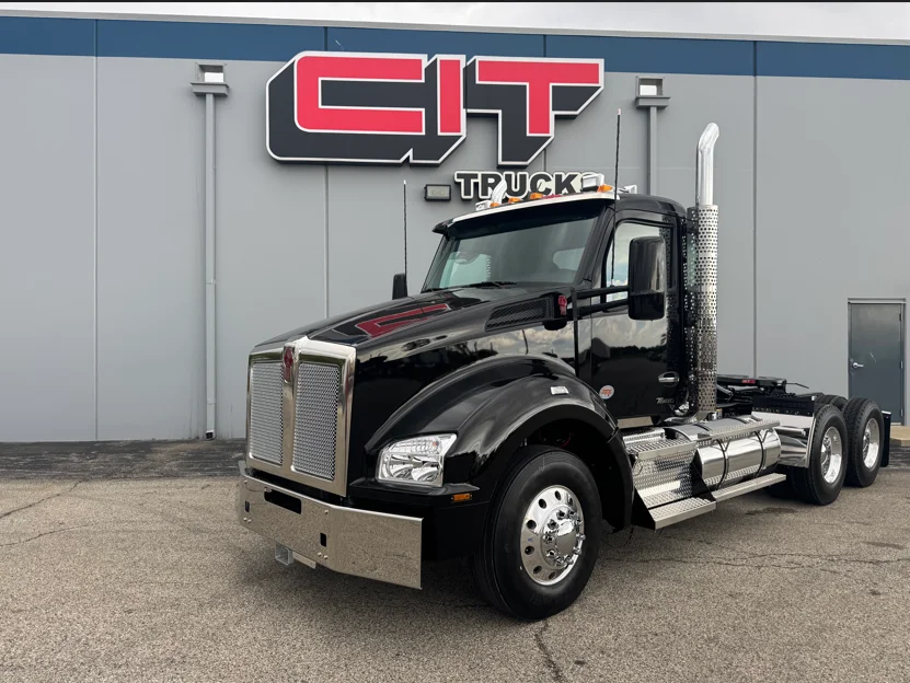 2027 Kenworth T880