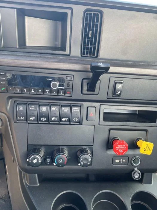 2026 International LT - image 10