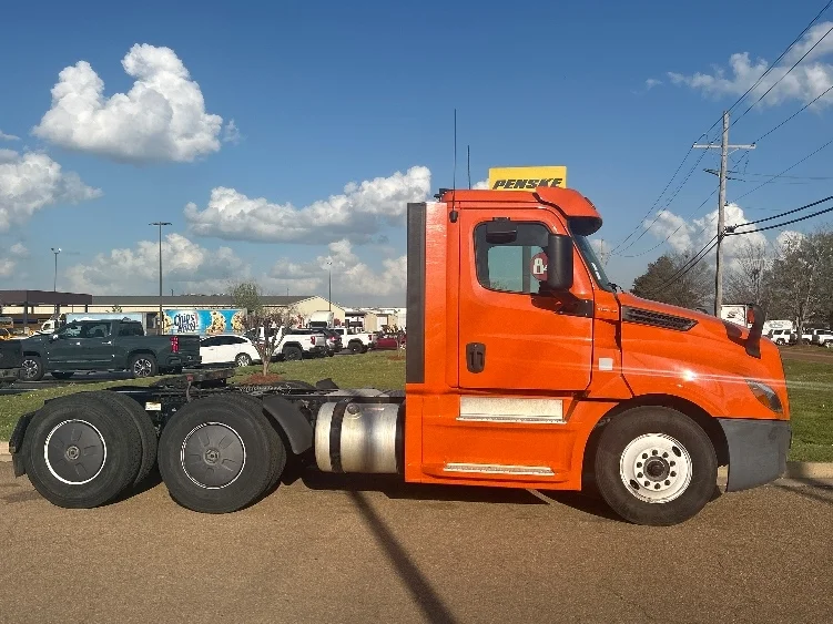 2019 Freightliner Cascadia in Richland, MS — photo 8
