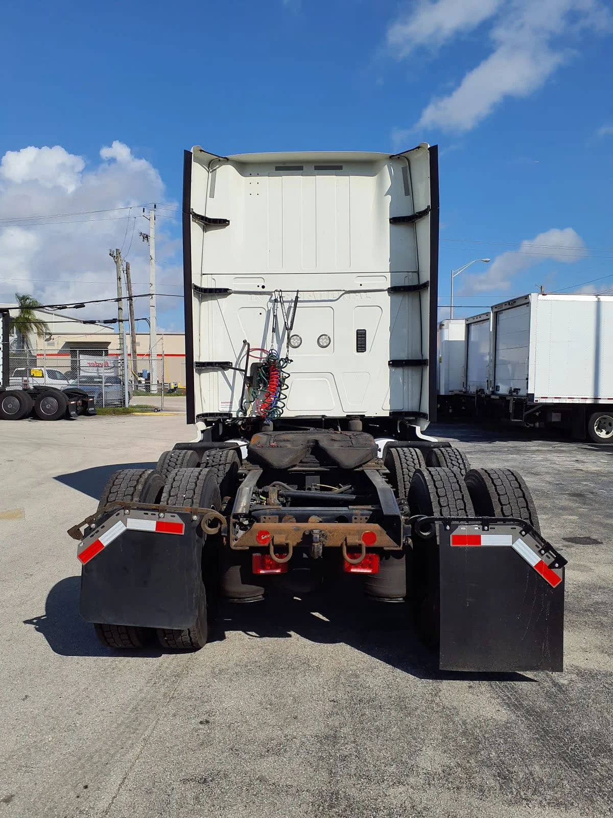 2020 International LT - image 5