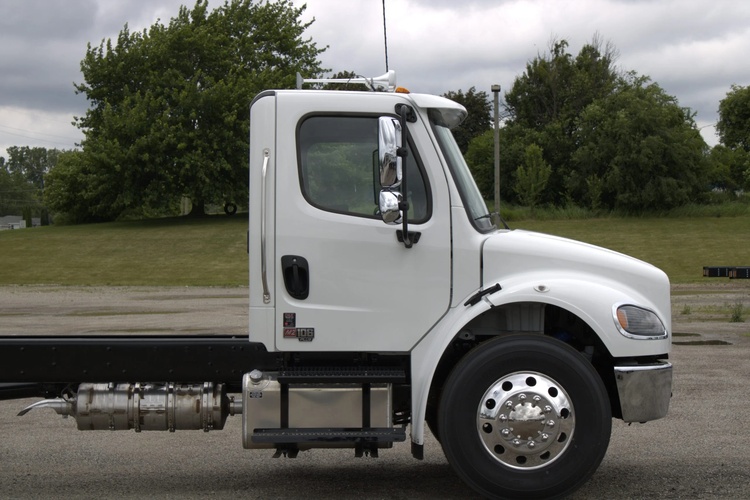 2027 Freightliner eM2 — photo 5
