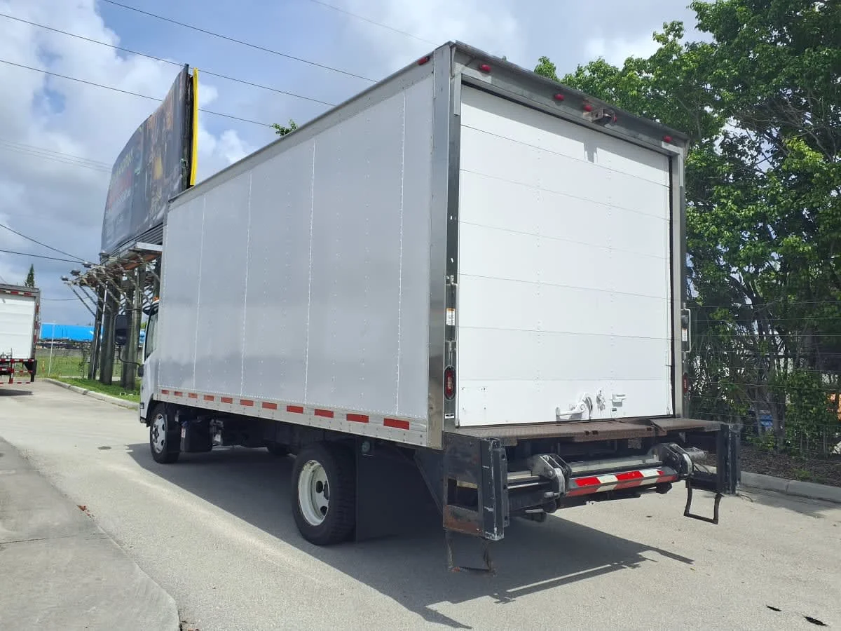 2017 Isuzu NRR in Davie, FL — photo 6