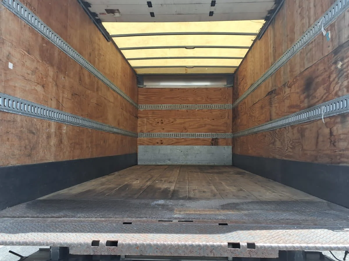 2017 Isuzu NRR in Davie, FL — photo 8