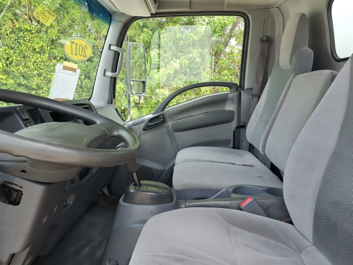 2017 Isuzu NRR in Davie, FL — photo 7
