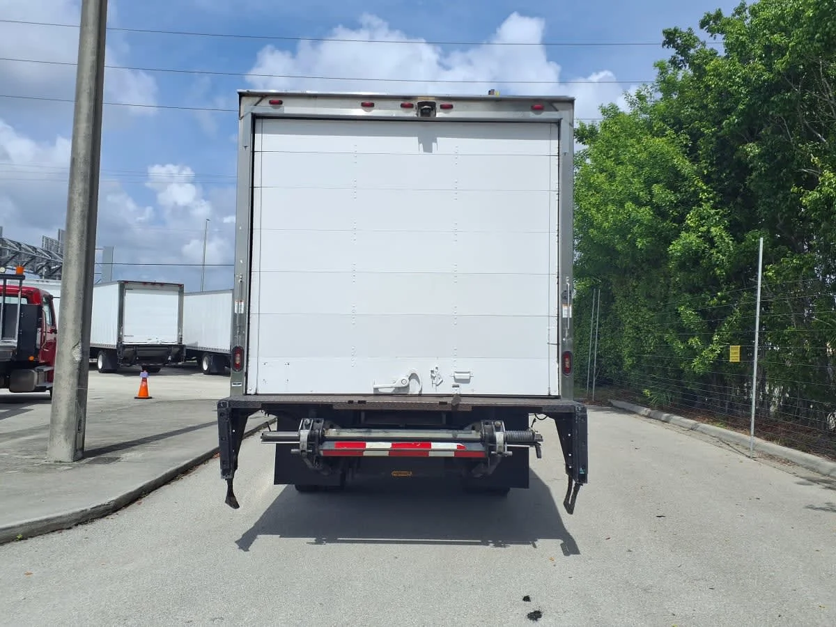 2017 Isuzu NRR in Davie, FL — photo 5