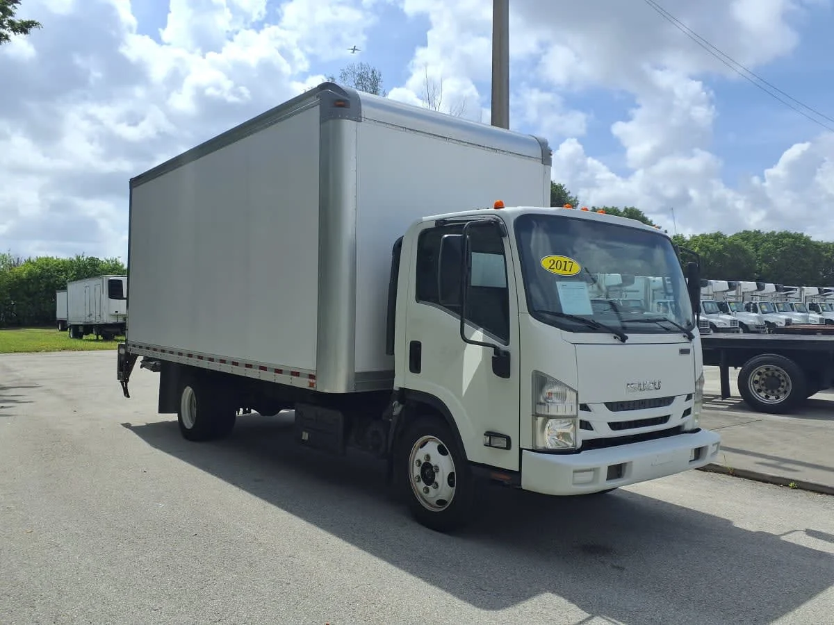 2017 Isuzu NRR in Davie, FL — photo 3
