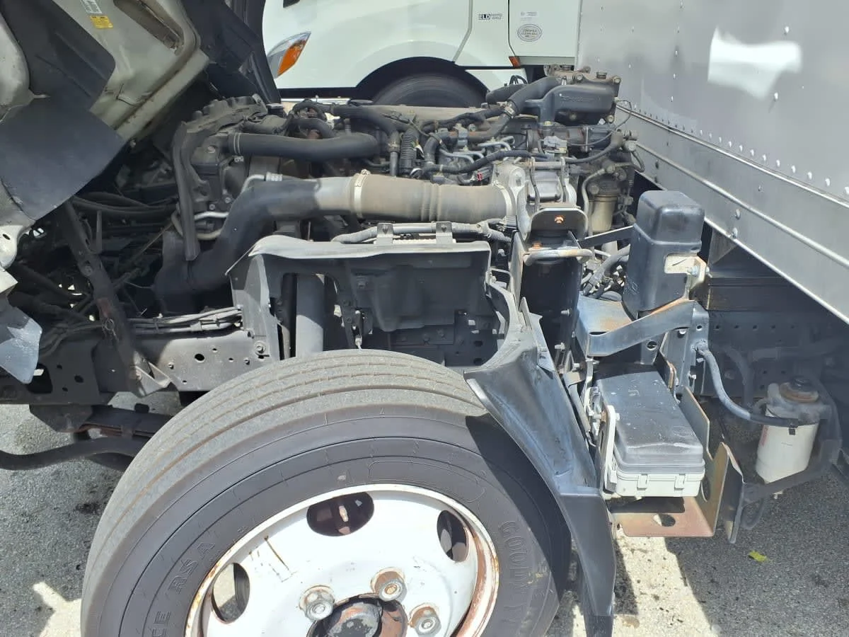2017 Isuzu NRR in Davie, FL — photo 9