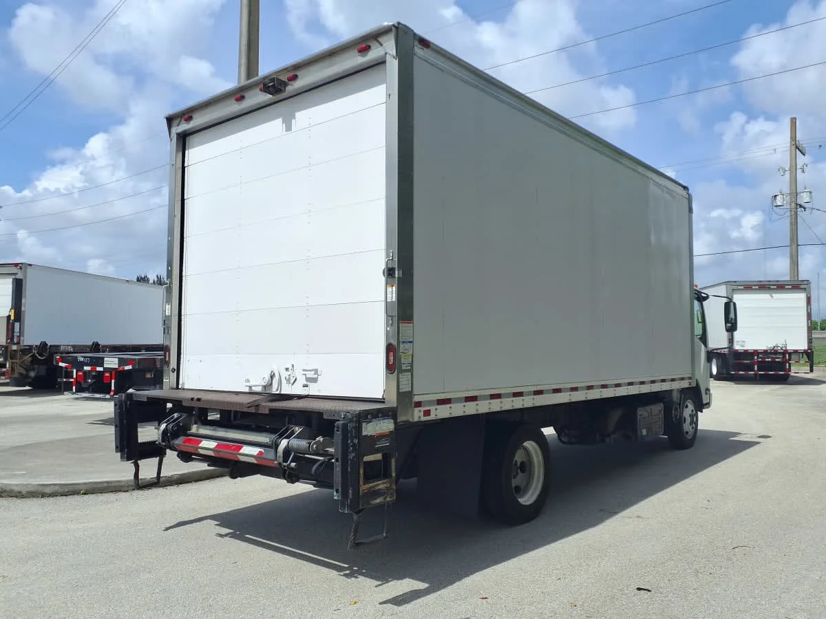 2017 Isuzu NRR in Davie, FL — photo 4