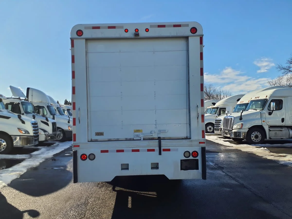 2016 Freightliner M2 106 - image 5