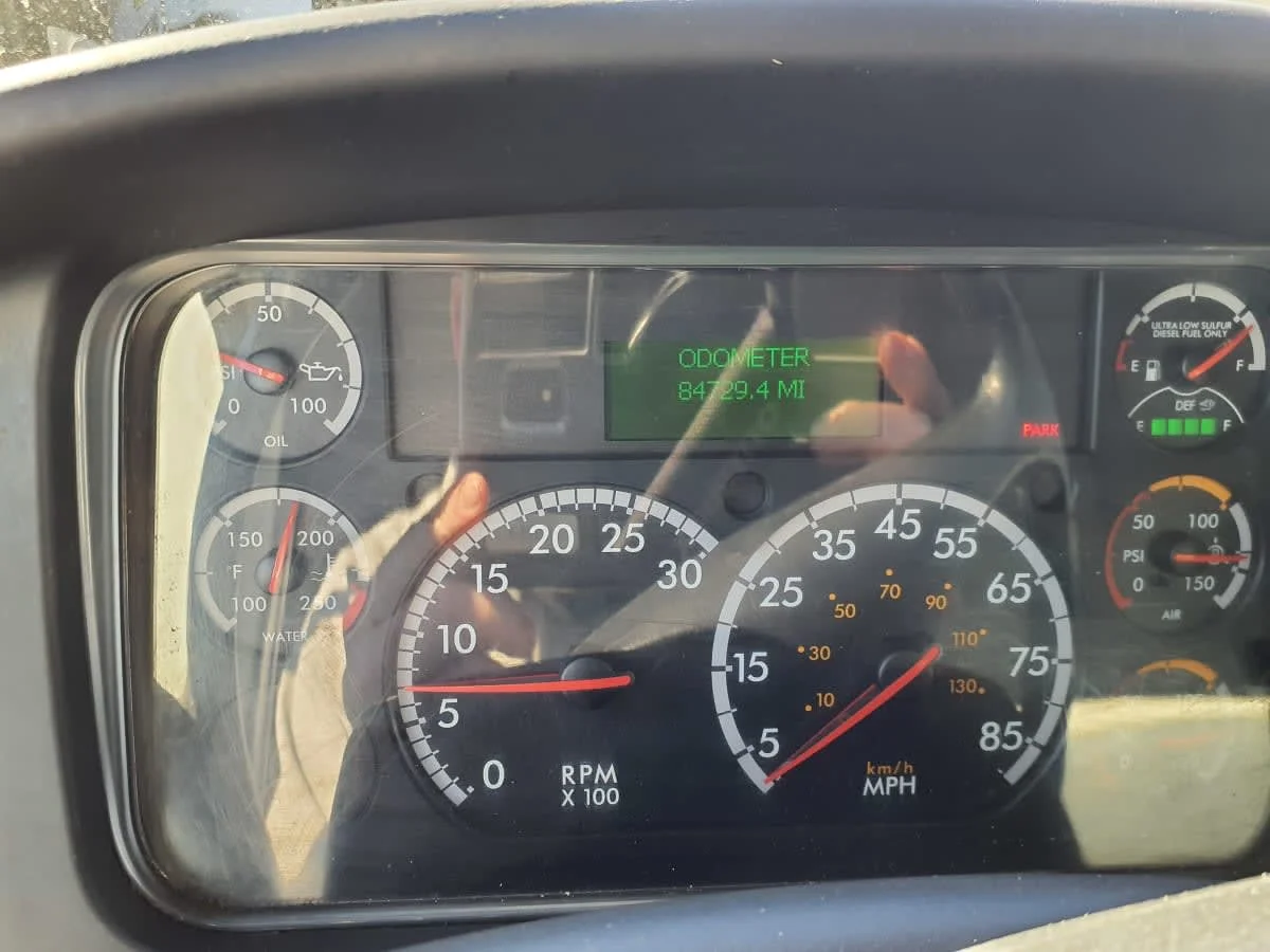 2016 Freightliner M2 106 - image 10