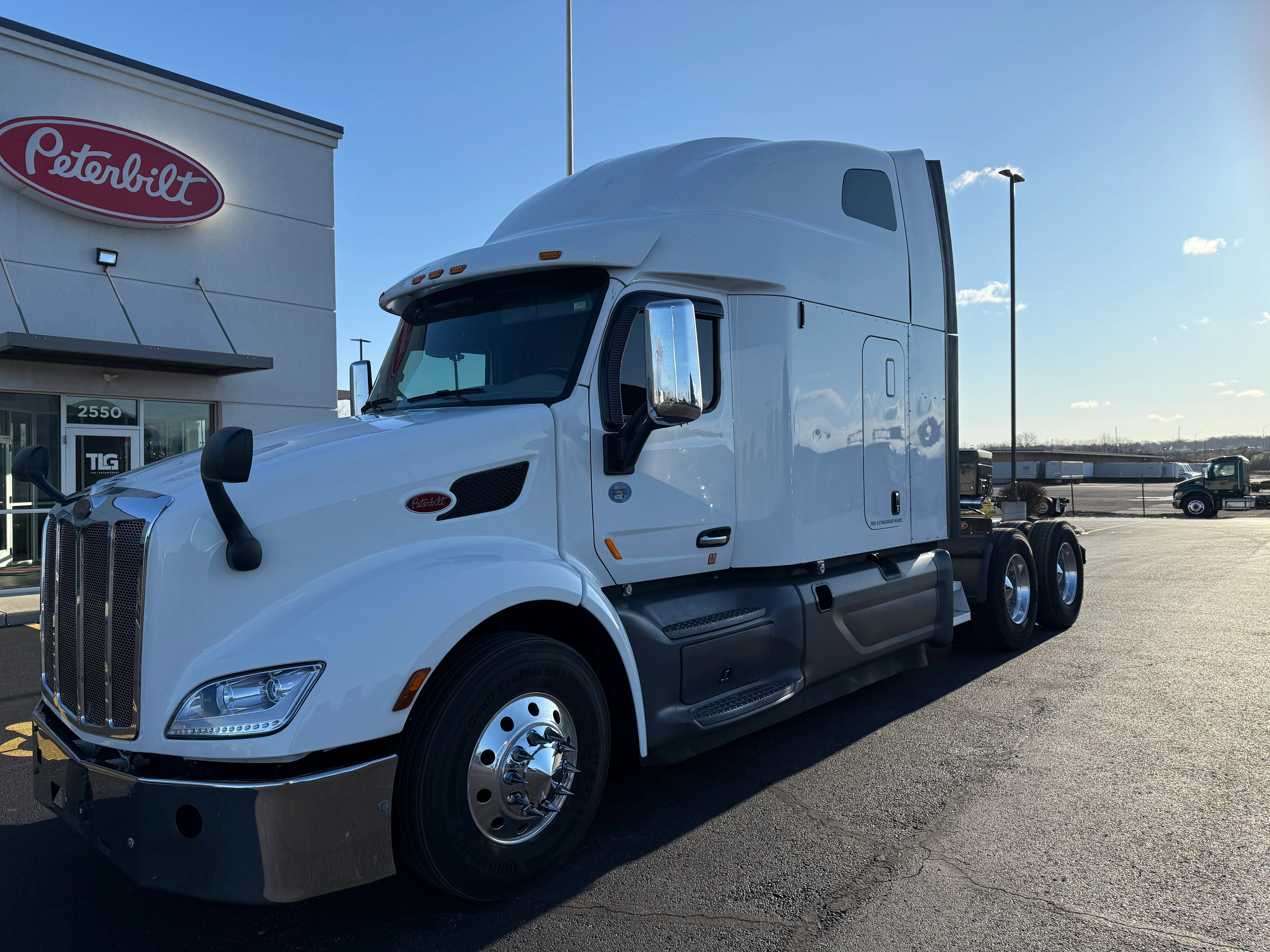 2020 Peterbilt 579 - image 1