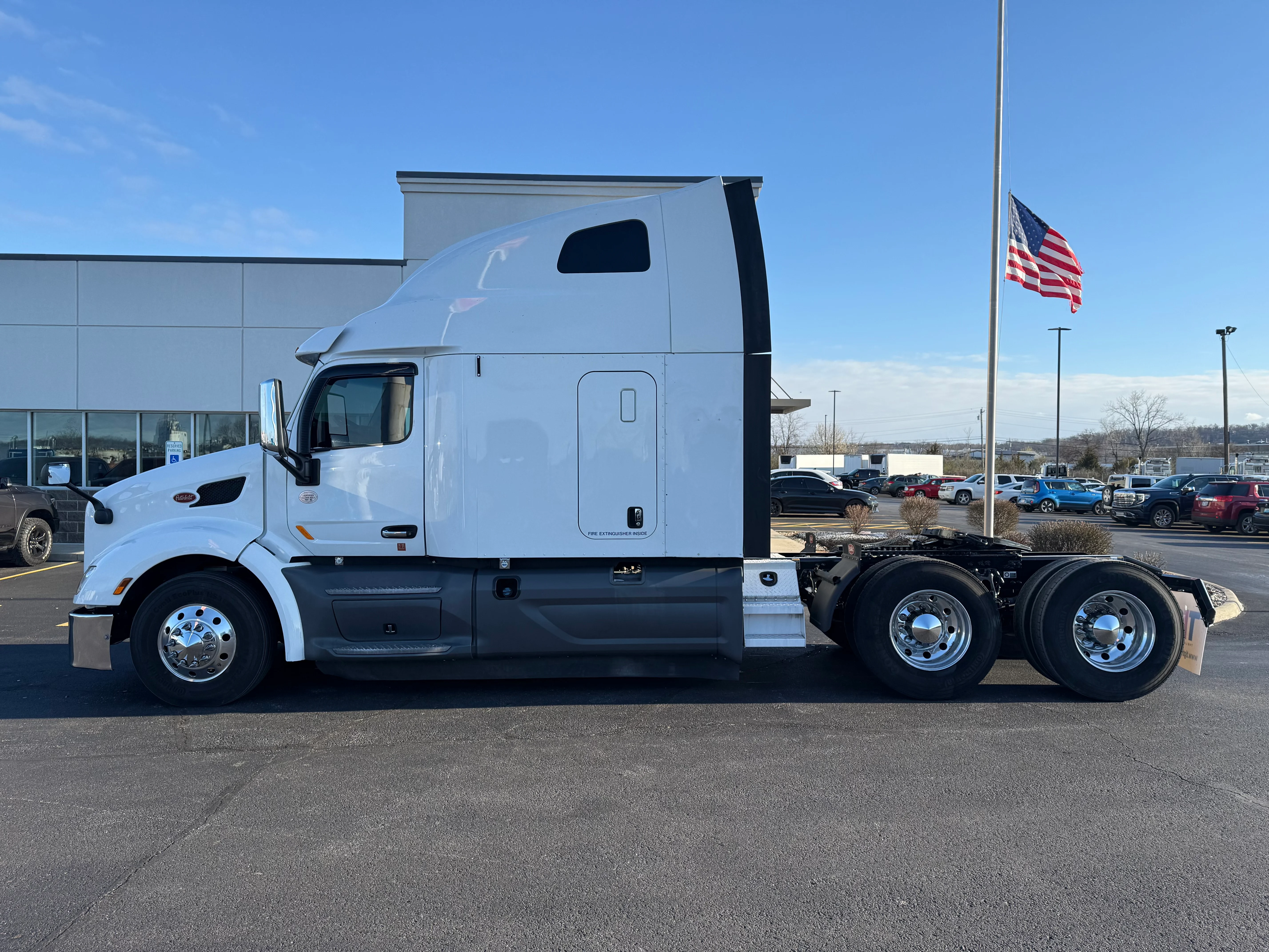 2020 Peterbilt 579 - image 2