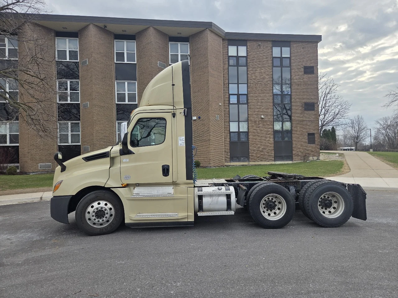 2020 Freightliner in York Street Elmhurst, IL — photo 8