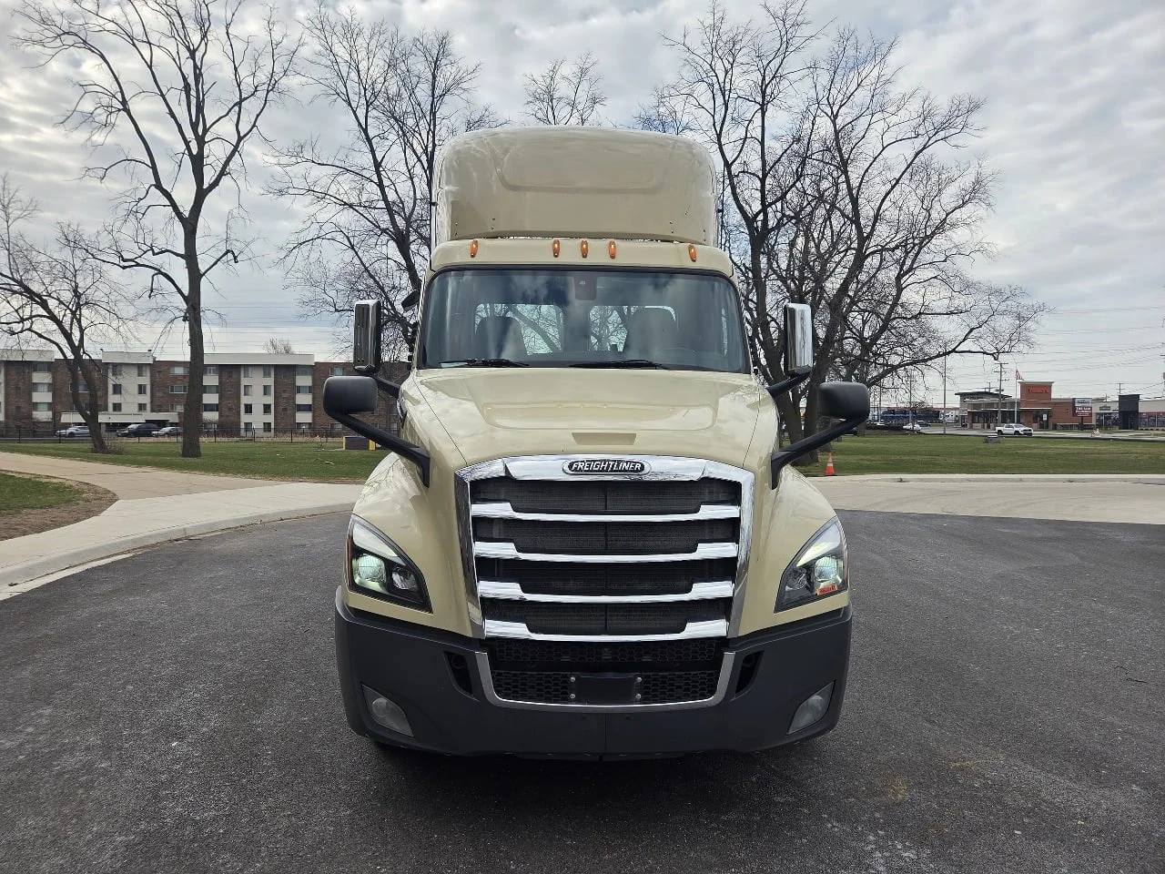 2020 Freightliner in York Street Elmhurst, IL — photo 2
