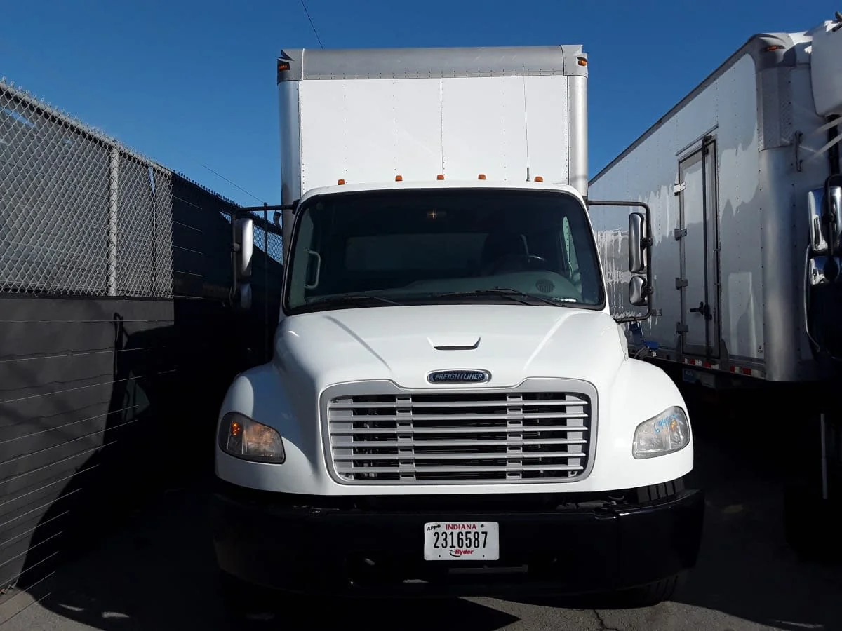 2016 Freightliner M2 106 in Fontana, CA — photo 2
